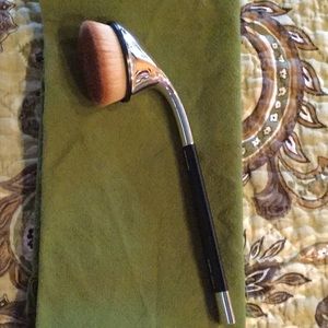 Artis Oval #7 Makeup Brush